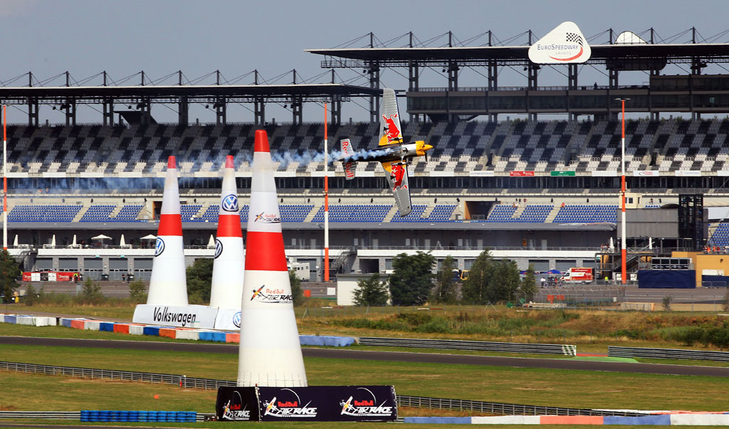 Peter Besenyei am heutigen ersten Trainingstag am Eurospeedway Lausitz