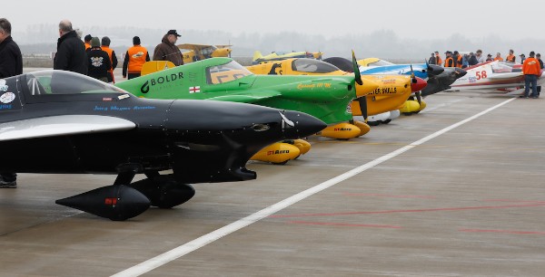 Gemeinsam an den Start: Acht Racer sollen jeweils gegeneinander fliegen