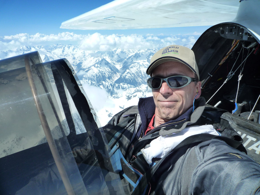 Hoch über den Alpen: Eric Raymond in seinem Sunseeker II