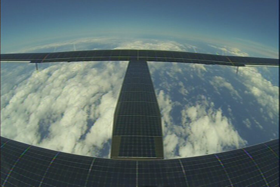 Höhenflug: Am Tag war das Solarflugzeug in großer Höhe unterwegs, um möglichst viel Energie zu tanken