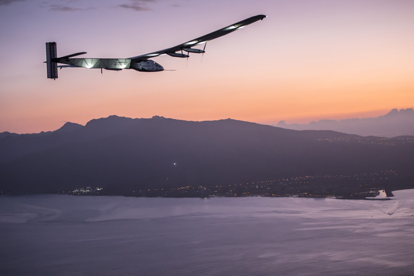 Angekommen: Solar Impulse 2 im Landeanflug auf Hawaii Anfang Juli