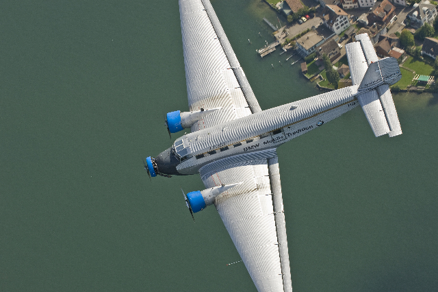 Die Ju-52 HB-HOY über Rapperswil