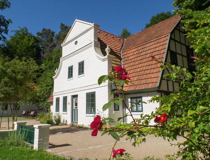 Malerisch: der Barkenhoff, einst Atelier und Wohnhaus von Heinrich Vogeler, Mitbegründer der Künstlerkolonie Worpswede