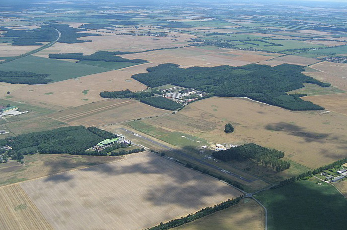 Fugplatz Bienenfarm EDOI aus der Luft