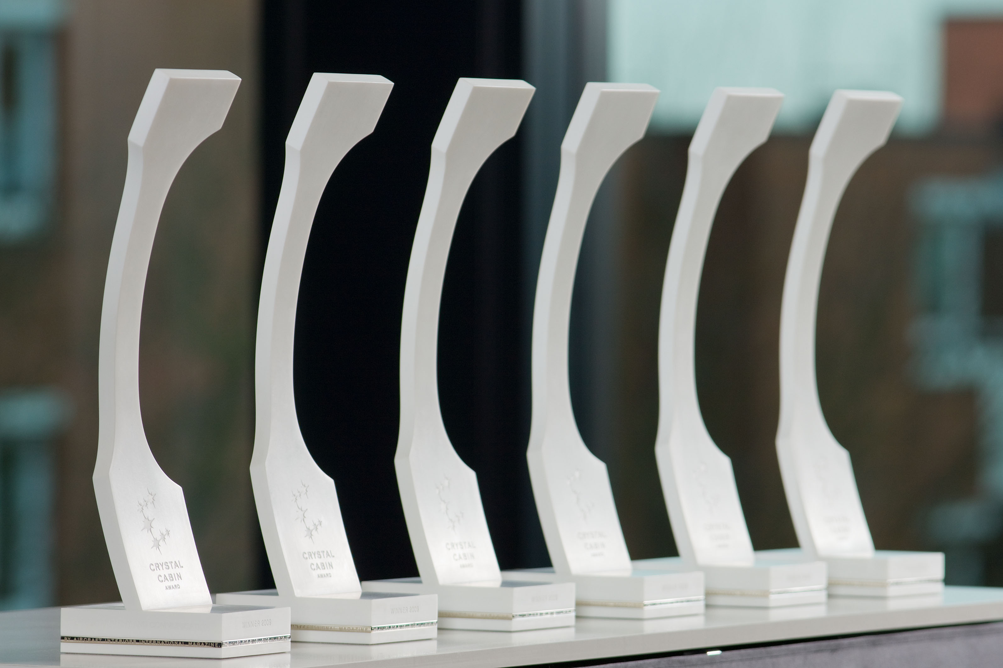 Die schneeweißen Trophäe sind aus dem hochwertigen Material Corean