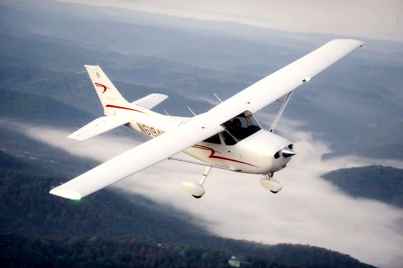 Cessna Piloten können ihren eigenen Personal Computer und Handys für leichtere Flugplanung und für den Zugang zu Echtzeit-Wetterdaten nutzen