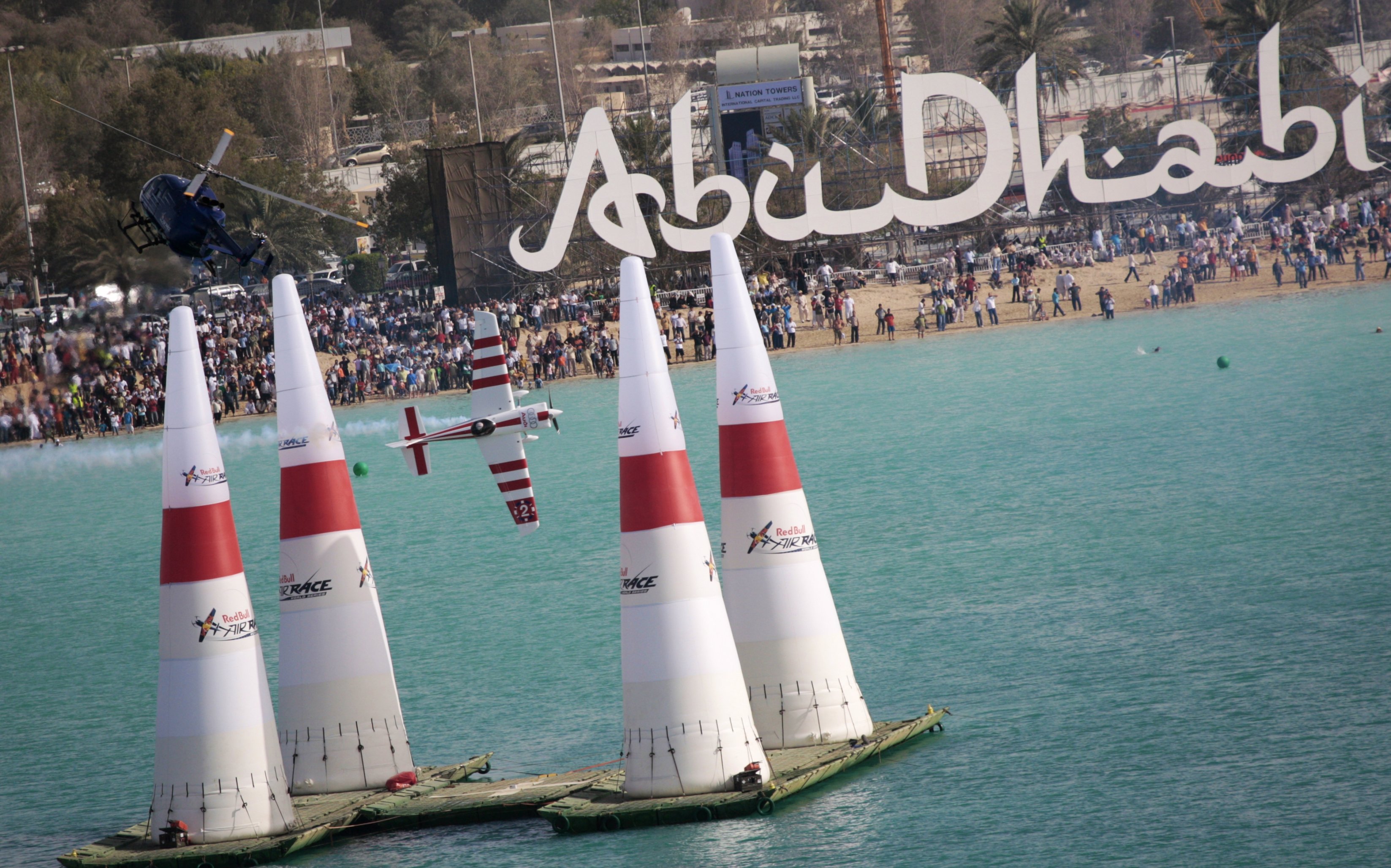 In Abu Dhabi ist der Start der diesjährigen Red Bull AirRace Veranstaltungen