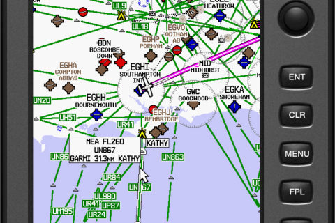Das GPSMAP 695 hat neue IFR-Funktionen und kann beispielsweise hohe Luftstraßen anzeigen.