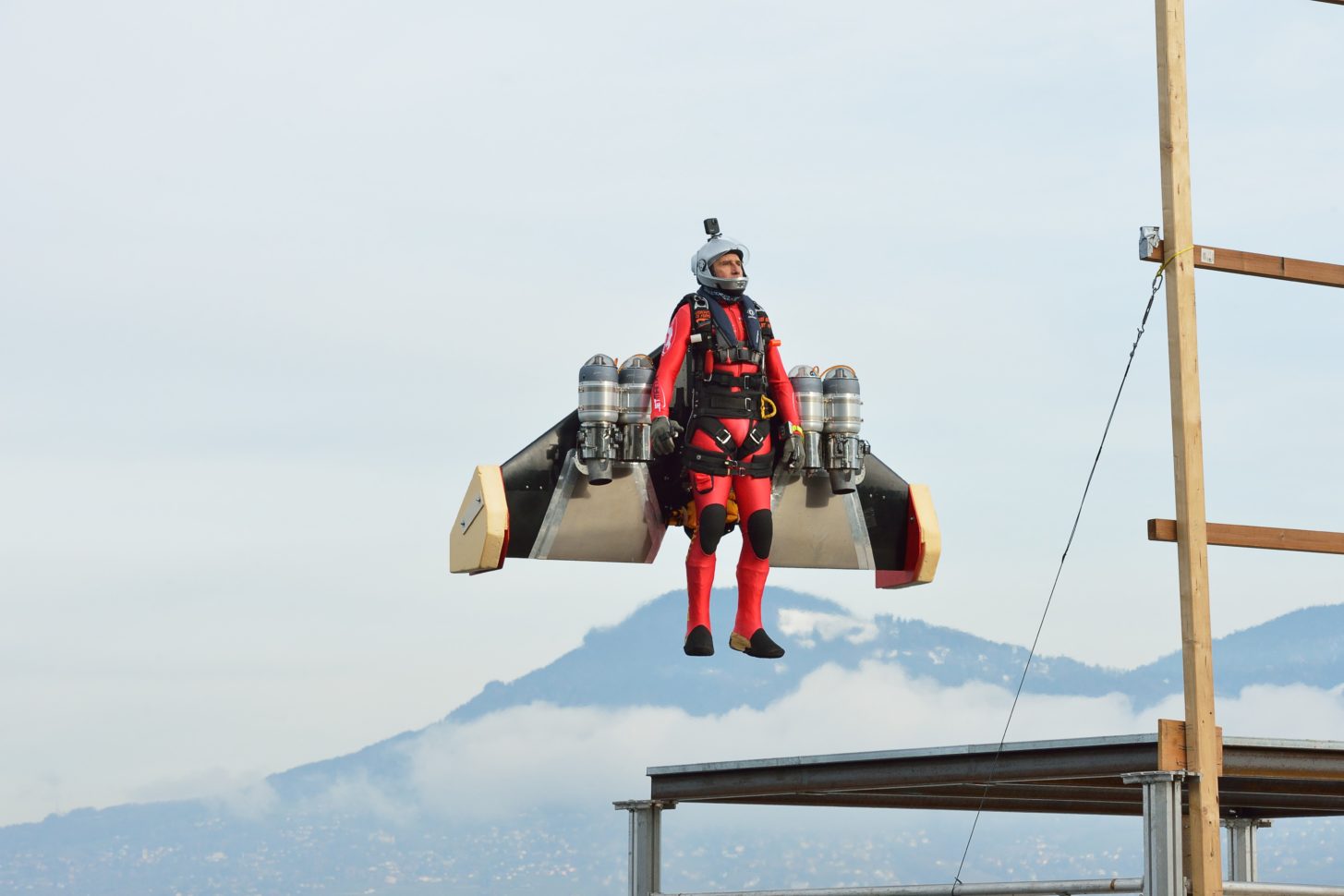 Jetman Yves Rossy und die Startplattform