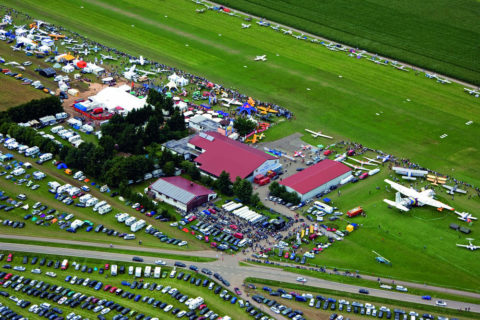 Tannkosh: Hier treffen sich Europas Flieger
