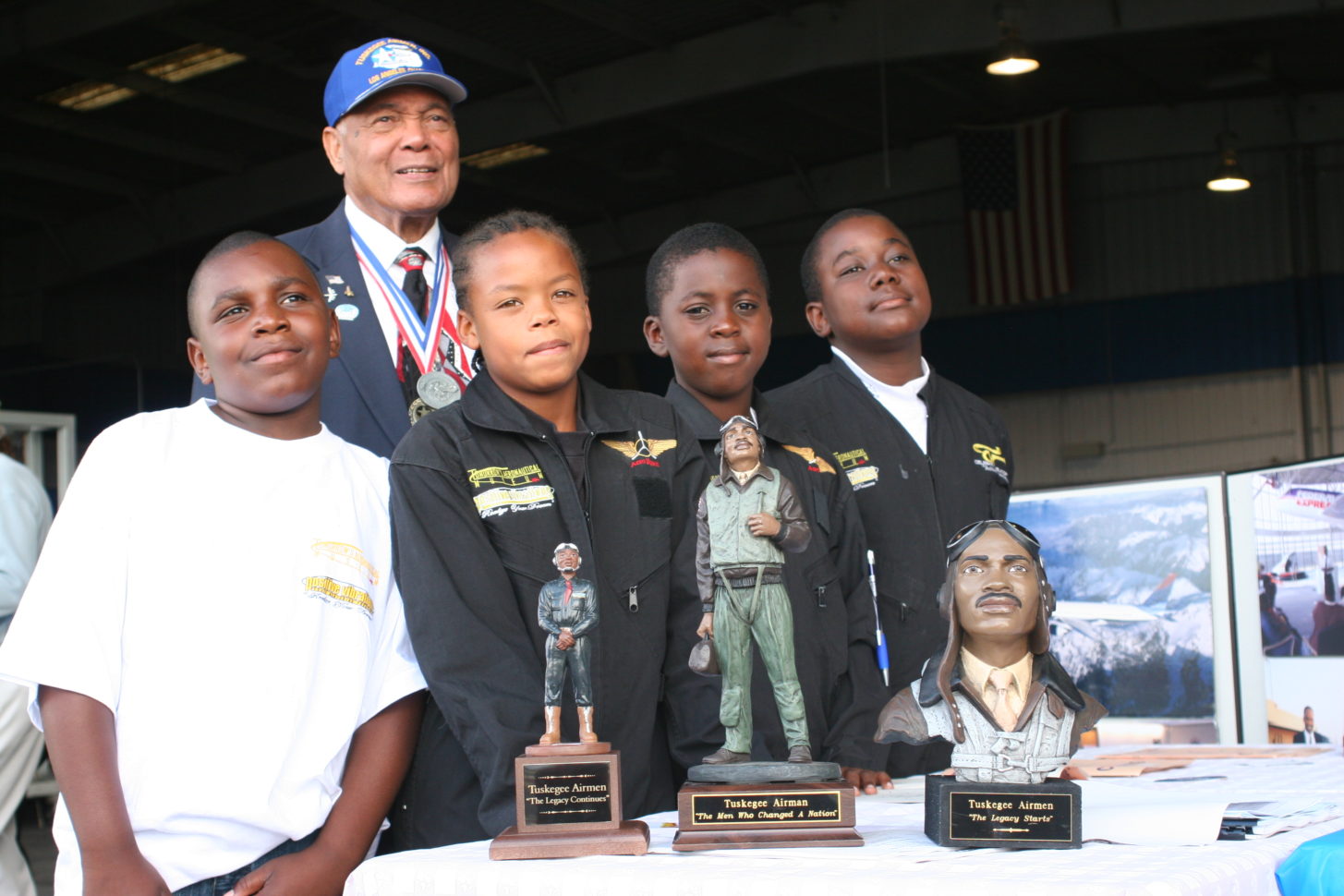 Bewunderung für die Tuskegee Airmen: Kinder im Tomorrow’s Aeronautical Museum