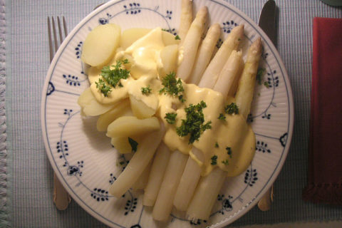 Spargel satt gibt es beim Spargel Fly-In in Bremgarten