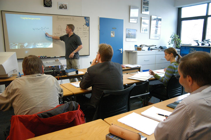 Theorieunterricht in der Flugschule Hamburg