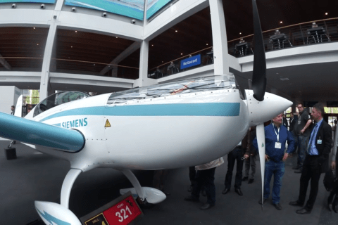 Elektrische Extra 330