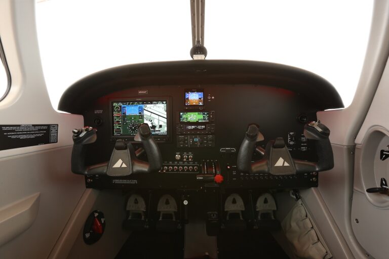 Piper Pilot 100i Panel