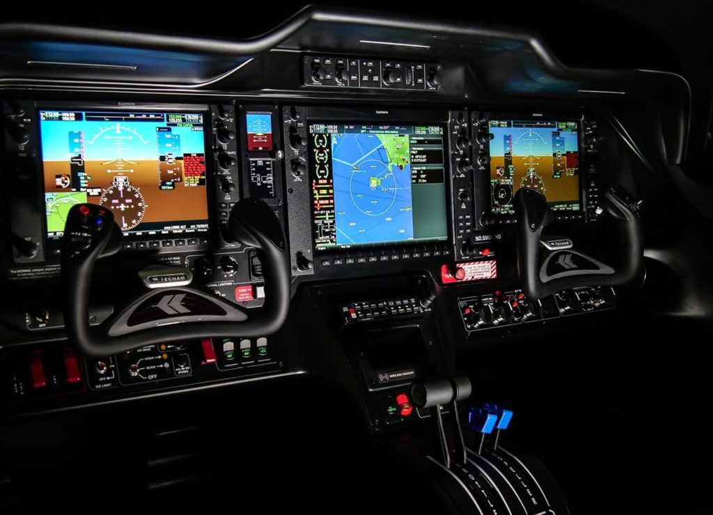 Tecnam P2012 Cockpit 