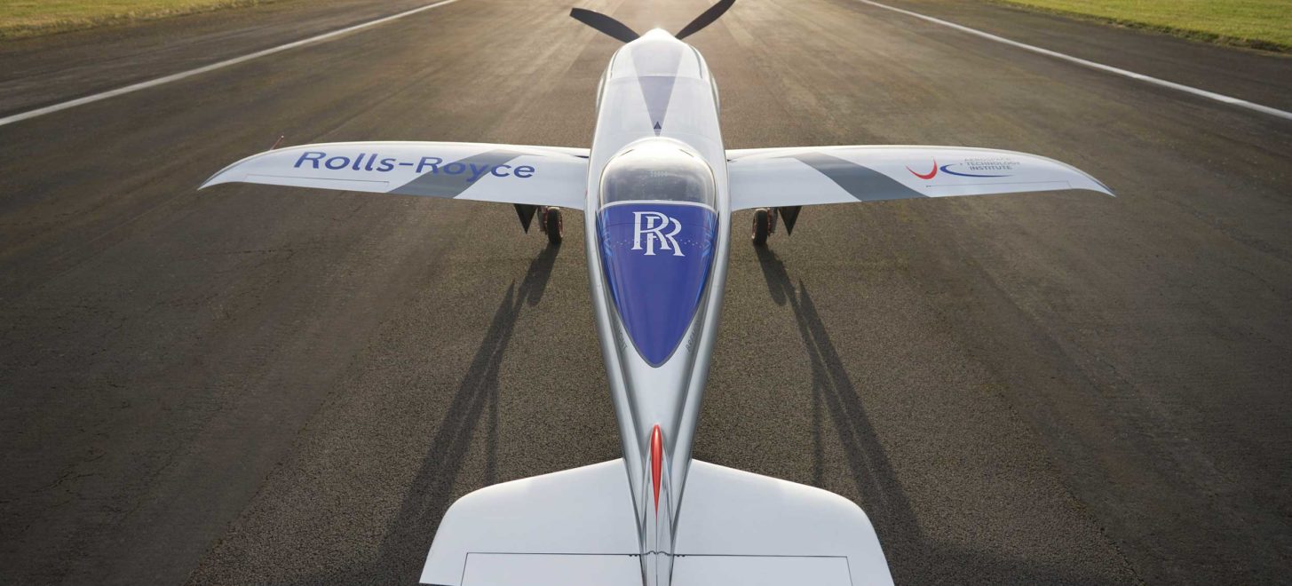 Elektroflug-Racer von Rolls-Royce absolviert Rolltests