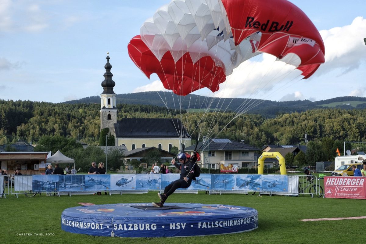 Weltcup im Fallschirm-Zielspringen