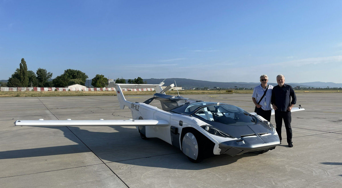 Fliegendes Auto: AirCar auf Streckenflug