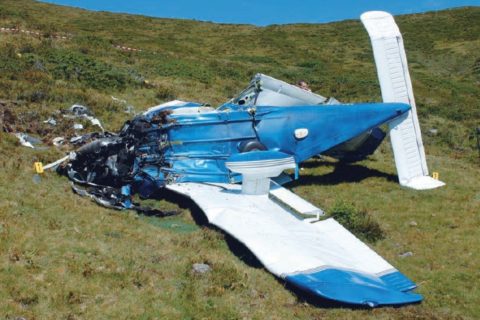 Übers Limit im Gebirge: Piper PA-28 stallt in geringer Höhe