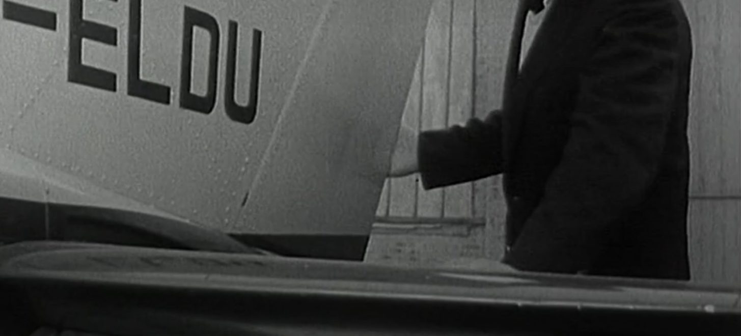 Hardy Krüger in der Cessna 182 unterwegs