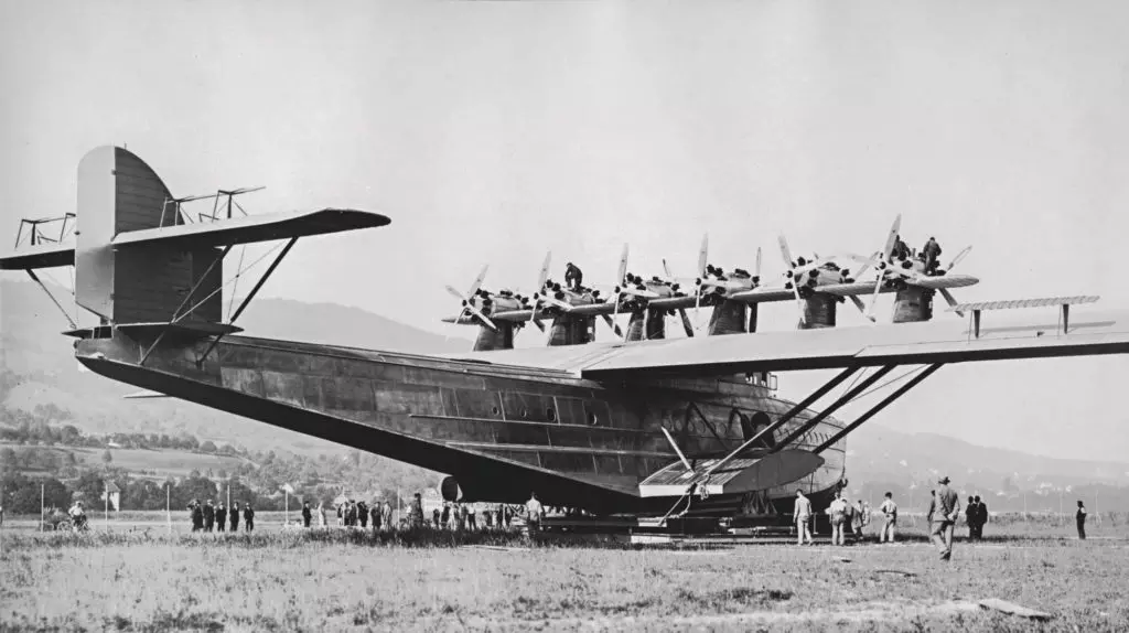 Erstflug