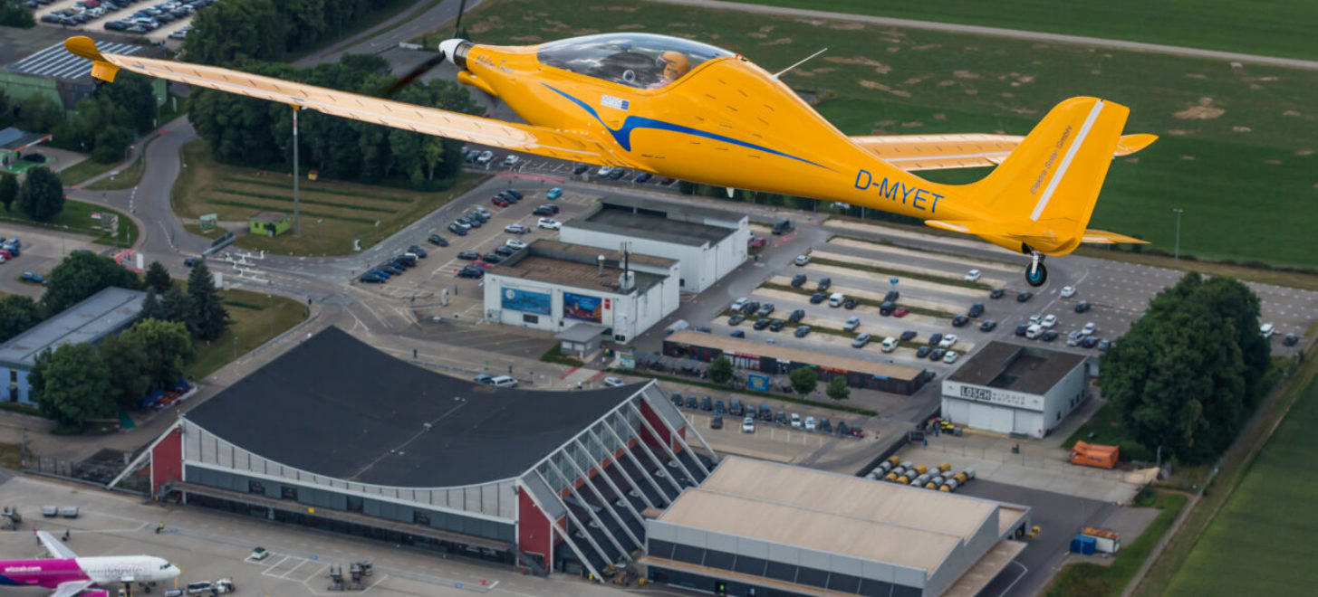 Elektra Trainer: Elektroflugzeug aus Bayern meistert Erstflug