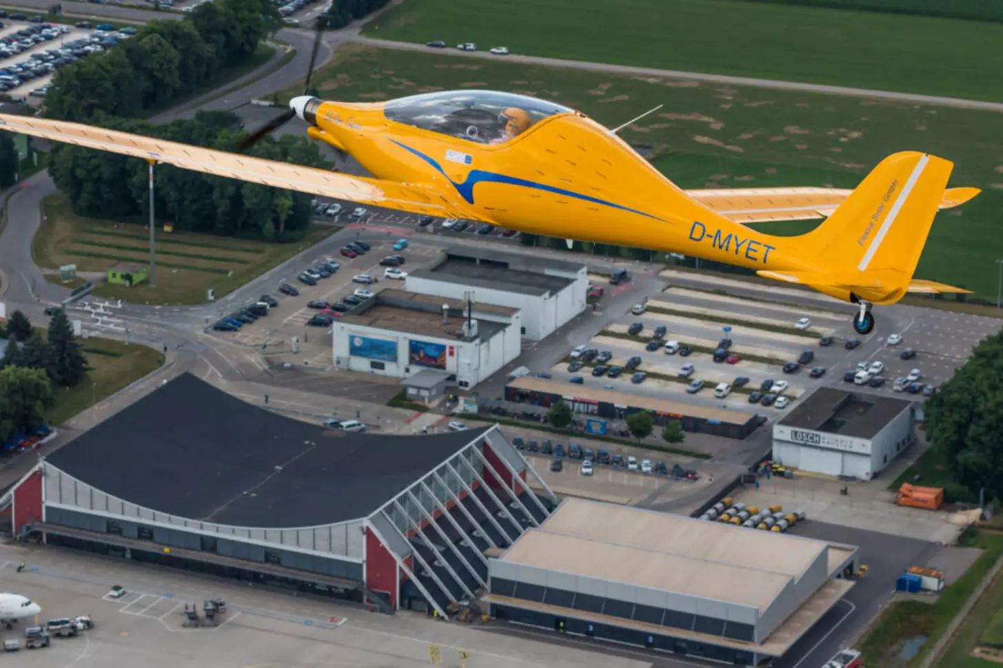 Elektra Trainer: Elektroflugzeug aus Bayern meistert Erstflug