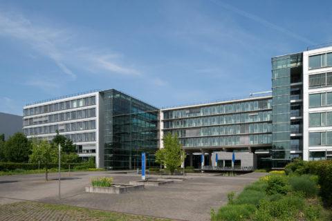 DFS-Unternehmenszentrale Langen | Blick von Osten auf die Unternehmenszentrale (UZ).