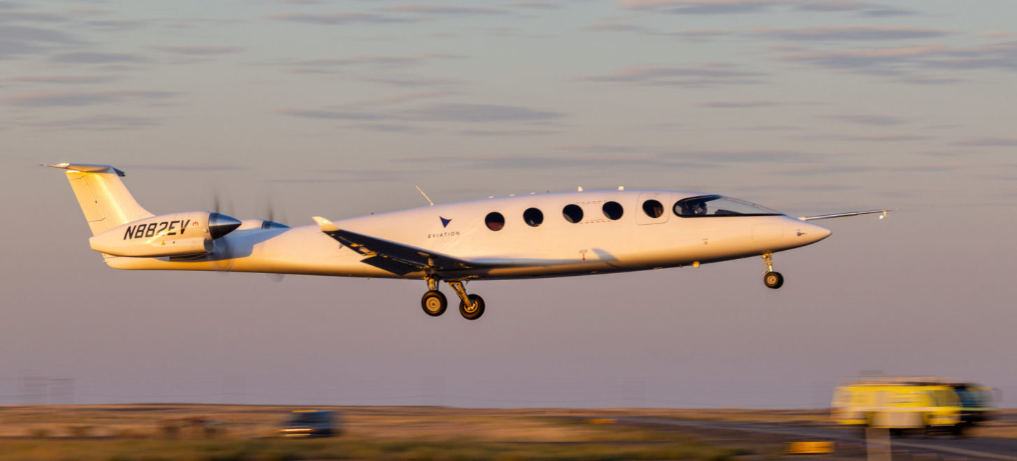 Eviation Aircraft: Neunsitziges Elektroflugzeug Alice hebt zum Erstflug ab