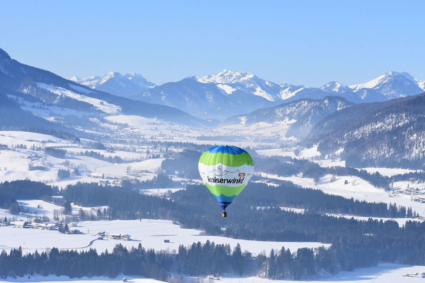 Eine winterliche Ballonfahrt im Kaiserwinkl