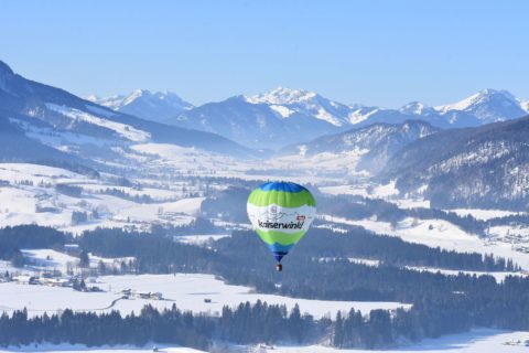 Eine winterliche Ballonfahrt im Kaiserwinkl