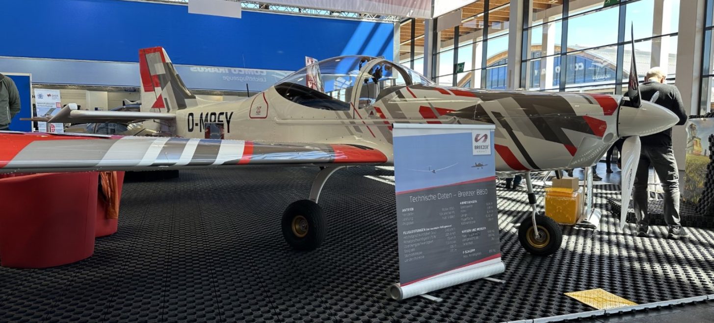 Neues Breezer Ultraleicht-Schleppflugzeug B850