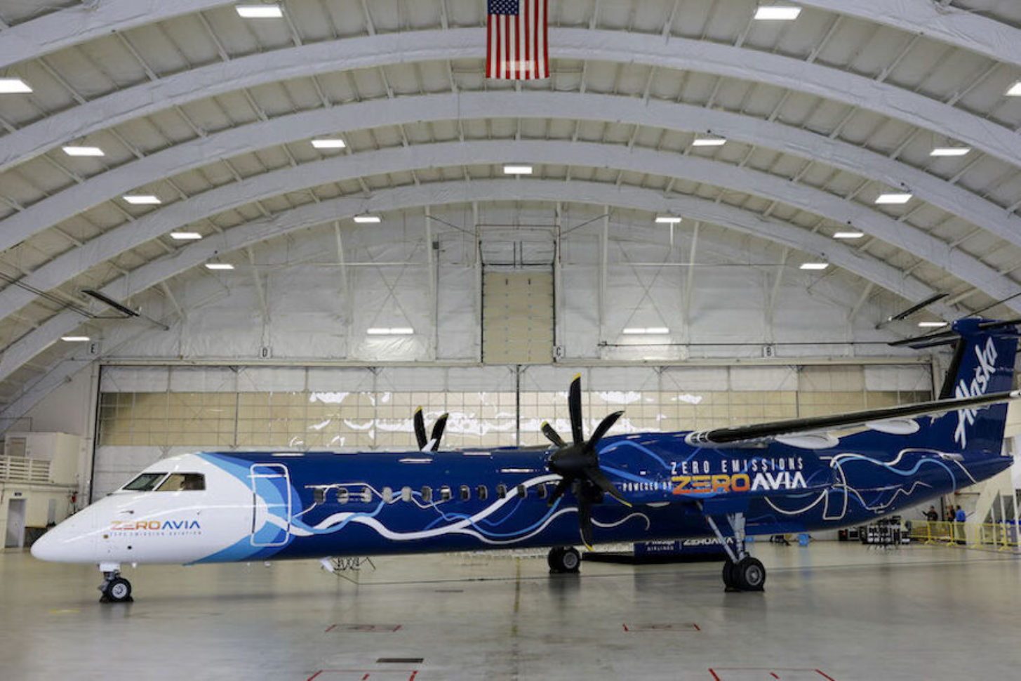 Alaska Airlines hat eine Turboprop-Regionalmaschine des Typs „Bombardier Q400“an ZeroAvia übergeben.