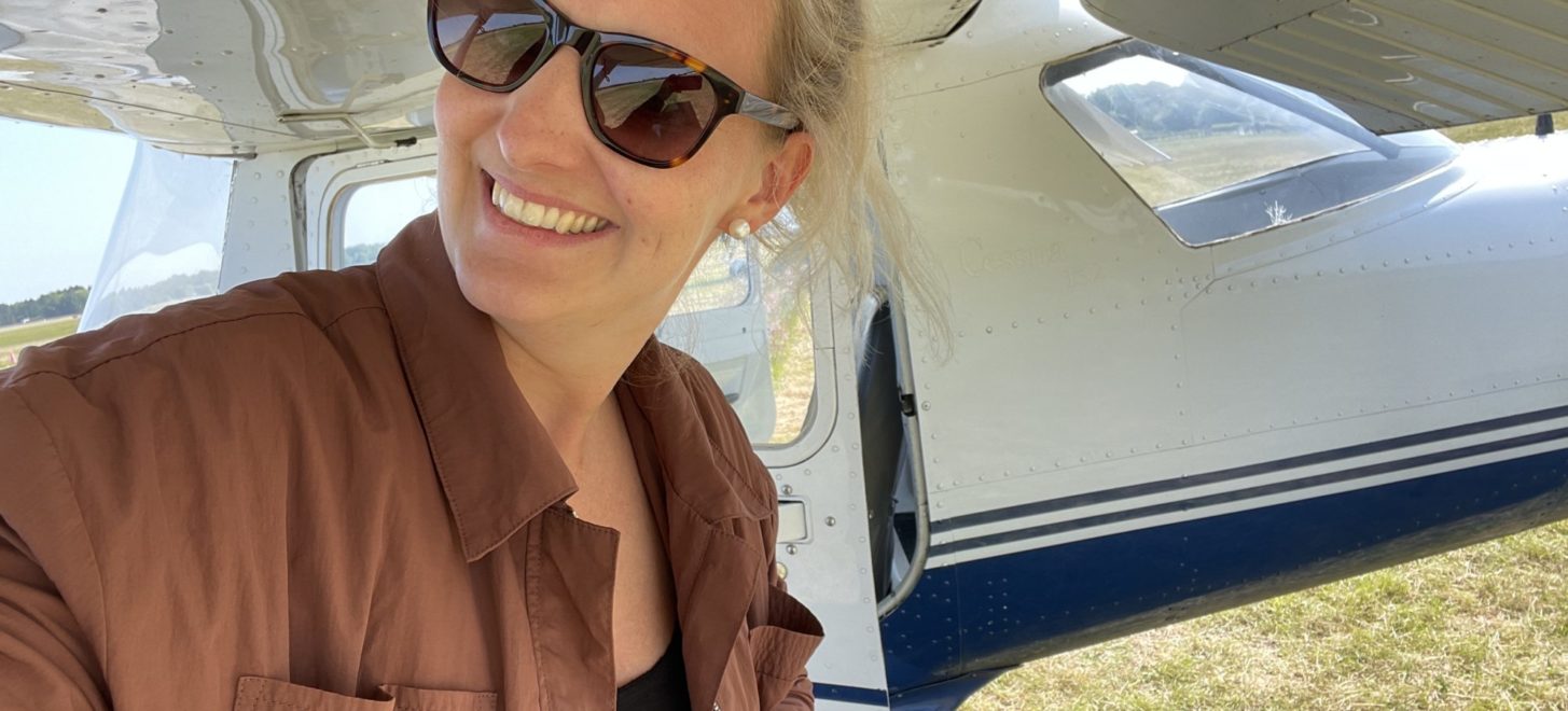 „Bitte kein Autofahren, du sitzt im Flugzeug!“