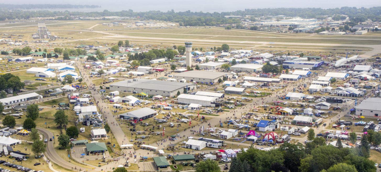 EAA AirVenture 2025: Rekordbesuch in Oshkosh mit 704.000 Besuchern