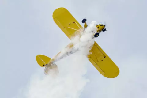 Mit gestutzten Flügeln Maxim Schelfhout flog in St. Michel seine Clipped Wing Piper Cub.