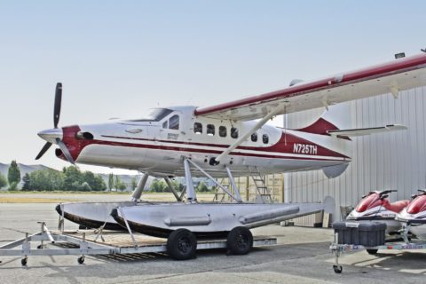 Gelöste Verschraubung: DHC-3 Turbo-Otter stürzt ins Wasser