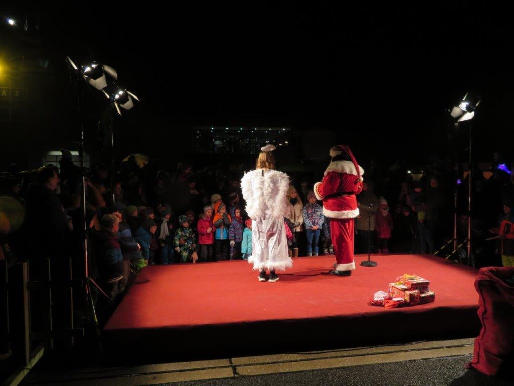 Fliegender Nikolaus am Flugplatz Schönhagen