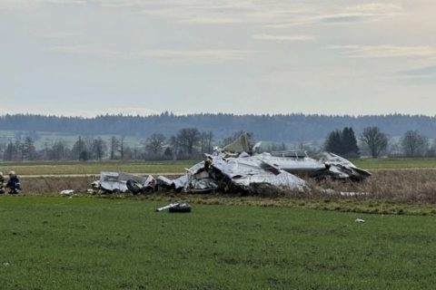 Wrack der abgestürzten Fallschirmspringer-Absetzmashine am Absturzort.