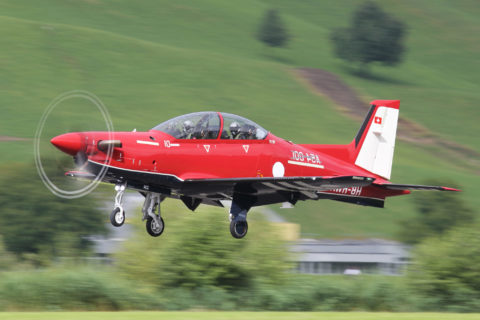 Eine Pilatus PC-21 beim Start. Die Flotte des Schweizer Flugzeugherstellers hat jetzt die Gesamtzeit von 500.000 Flugstunden überschritten.