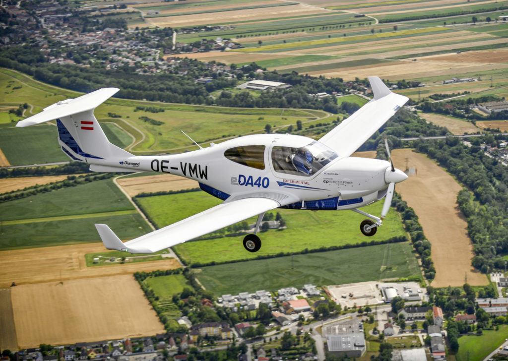 Diamond Aircraft zeigt auf der AERO 2024 in Friedrichshafen die eDA40.