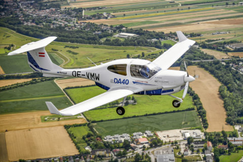 Diamond Aircraft zeigt auf der AERO 2024 in Friedrichshafen die eDA40.