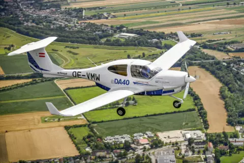 Diamond Aircraft zeigt auf der AERO 2024 in Friedrichshafen die eDA40.