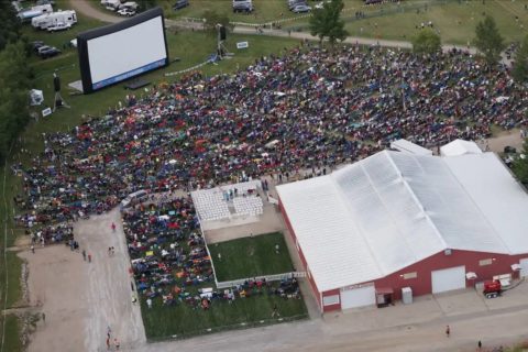 Auch 2024 gibt es in Oshkosh wieder ein Fly-in Kino.