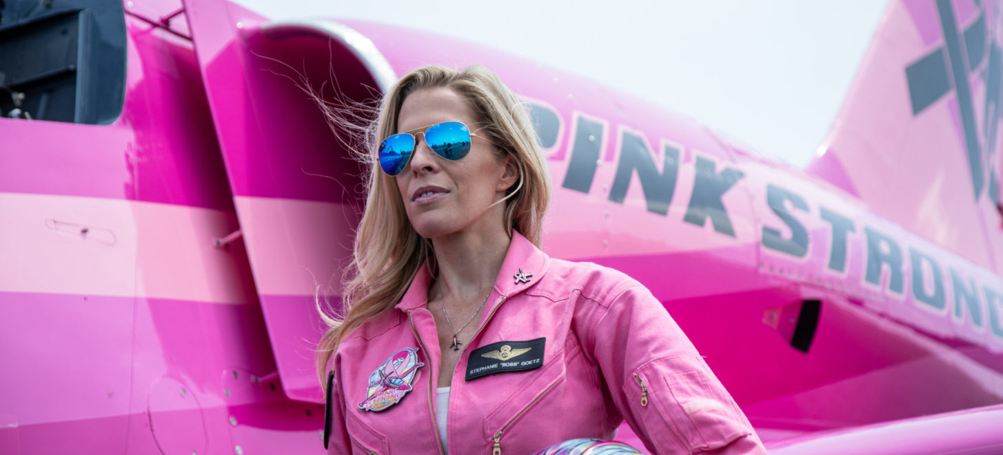 Pilotin kämpft mit The Pink Jet gegen Brustkrebs