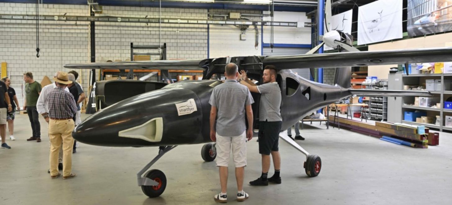 Elektroflugzeug smartflyer SFX1: Erste Zelle montiert