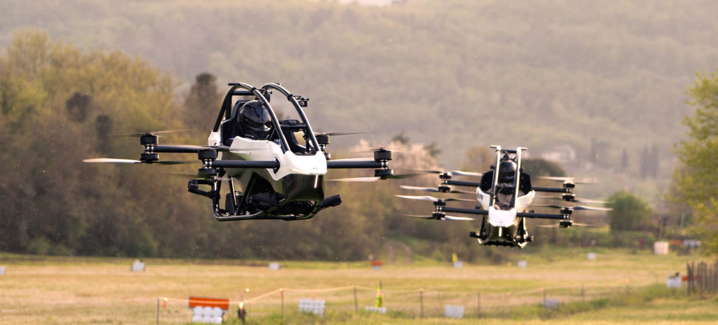 Jetson zeigt eVOLT im Freestyle-Flug