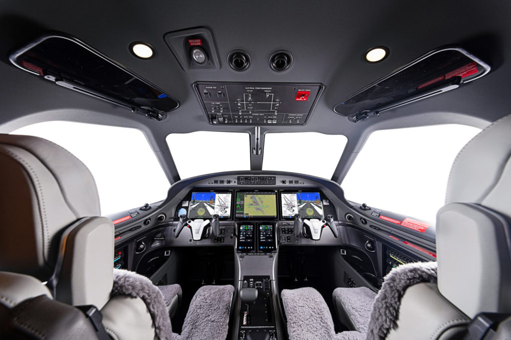 Ein Blick ins Cockpit der PC-12 PRO.