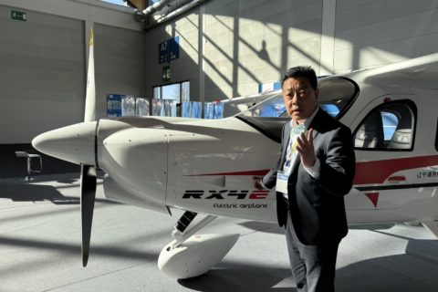 1000 Stunden elektrisch unterwegs: Testpilot Xiaoben Xu hat bereits mehr als 1000 Flugstunden mit der RX4E absolviert.